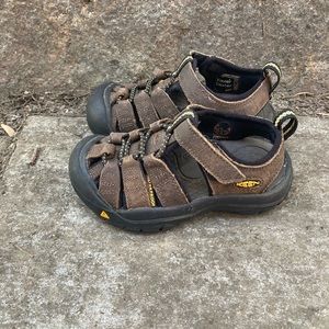 Keen | Newport Neo Premium Kids Sandals - Brown Faux Leather - Size 9C